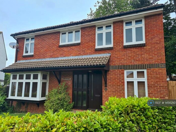 4 Bedroom Detached House To Rent In Auriol Park Road, Worcester Park, KT4