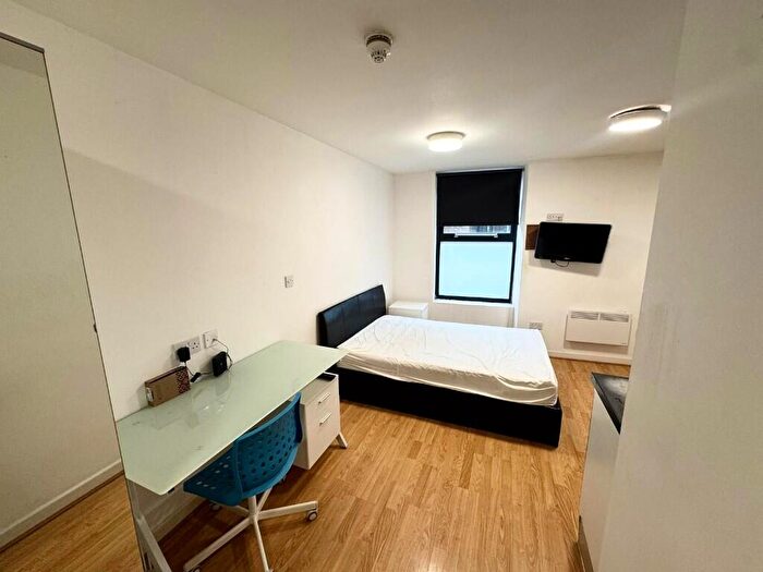 Flat To Rent In St. James Street, Liverpool, Merseyside, L1