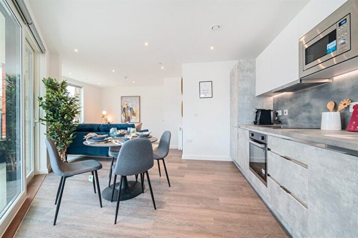 1 Bedroom Apartment To Rent In Bed, Nd Floor, Tulle, Quail Court In Elements, EN3