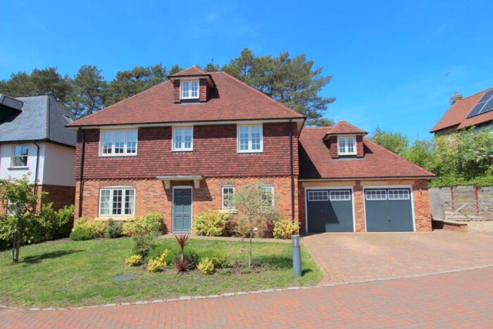 4 Bedroom House To Rent In Heath And Reach, LU7