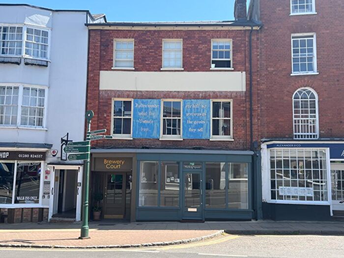 1 Bedroom Apartment To Rent In Market Square, Buckingham, MK18