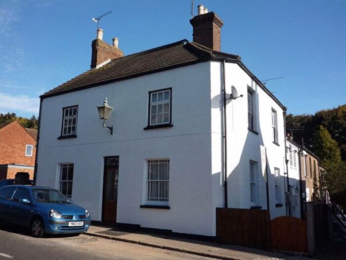 2 Bedroom Maisonette For Sale In High Street, Markyate, AL3