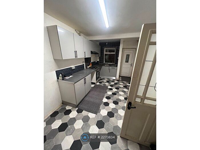 3 Bedroom Terraced House To Rent In Horninglow Road, Sheffield, S5
