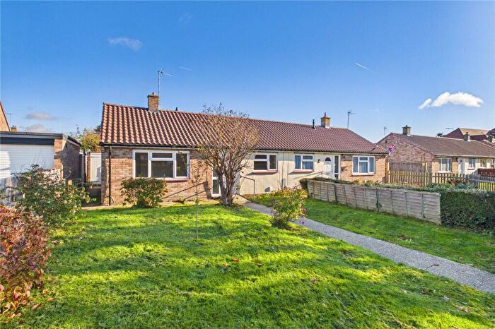 2 Bedroom Bungalow For Sale In Bluecoats, Thatcham, Berkshire, RG18