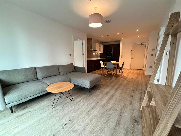 2 Bedroom Apartment To Rent In Lockgate Square, Salford, M5