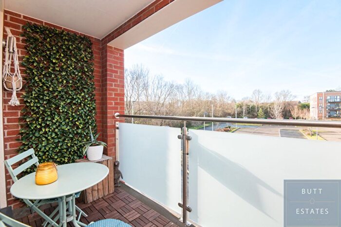2 Bedroom Flat For Sale In Cobley Court, Exeter, EX4