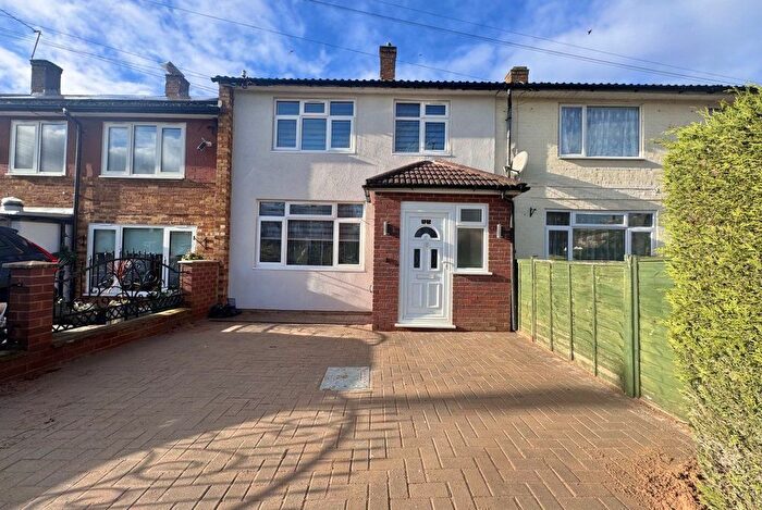 3 Bedroom Property To Rent In Doddsfield Road, Slough, SL2