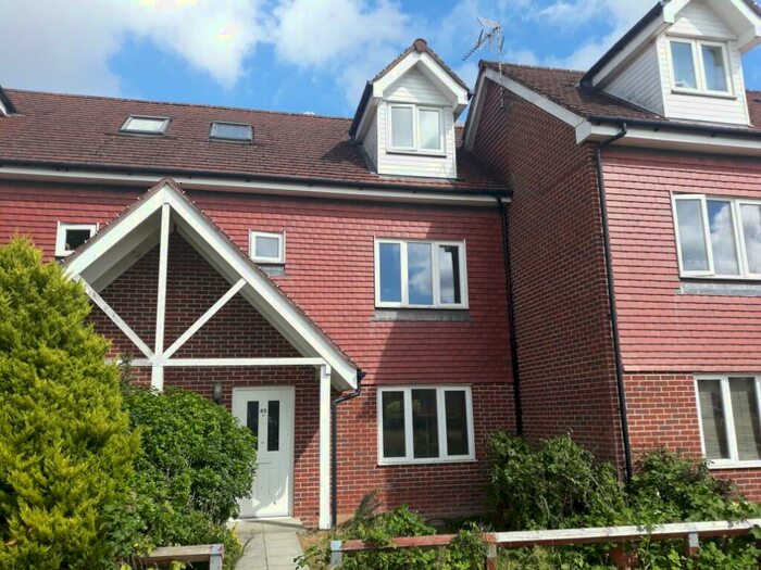 3 Bedroom Terraced House To Rent In Borough Grove, Petersfield, Hampshire, GU32