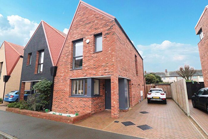 3 Bedroom Semi Detached House For Sale In Cheshire Walk, Basildon, Essex, SS14