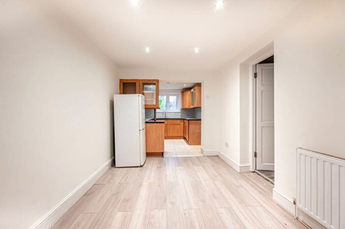 4 Bedroom Terraced House To Rent In Harvey Road, Leytonstone, London, E11