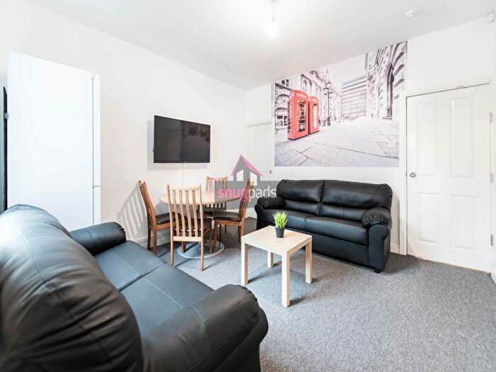 5 Bedroom House To Rent In Highfield Road, Salford, M6