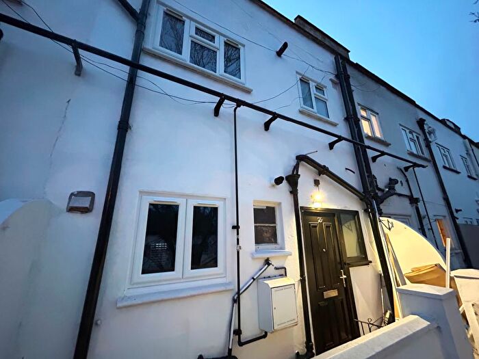 3 Bedroom Maisonette To Rent In Morden Court, Morden, SM4