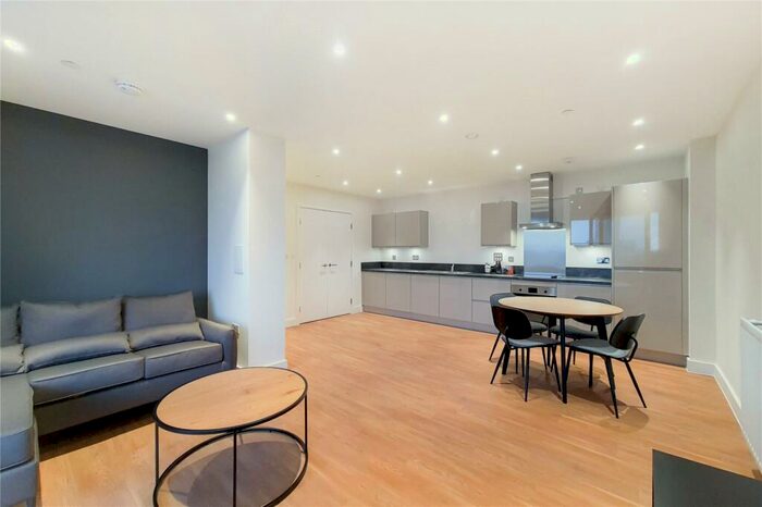 2 Bedroom Apartment To Rent In Green Street, London, NW10