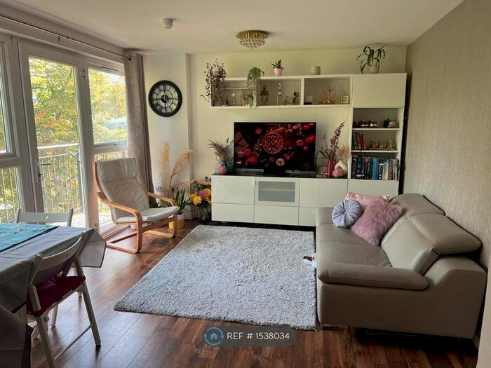 2 Bedroom Flat To Rent In Regal House, London, IG2