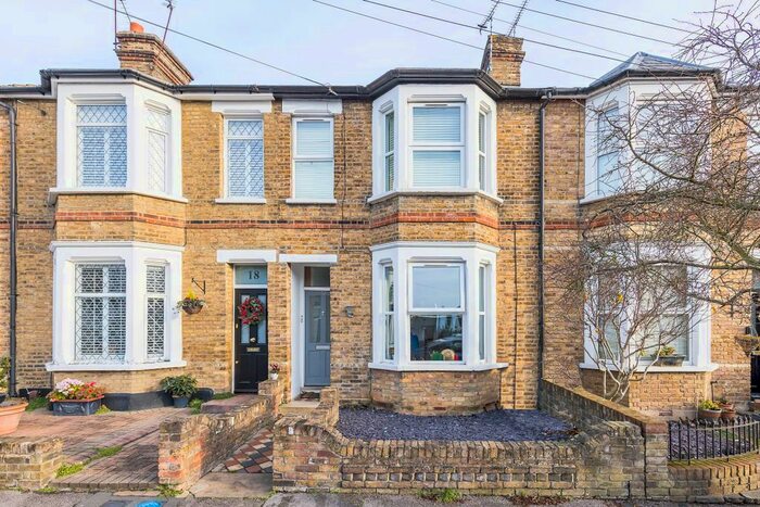 1 Bedroom Flat To Rent In Meadow Road, Loughton, IG10