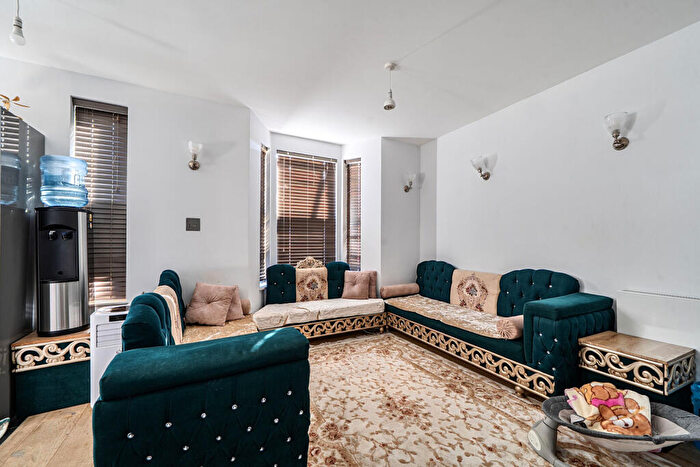 2 Bedroom Flat For Sale In Villiers Road, Dollis Hill, London, NW2