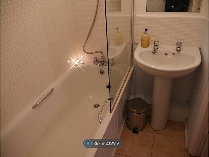 1 Bedroom Flat To Rent In Queen's Park Road, Brighton, BN2