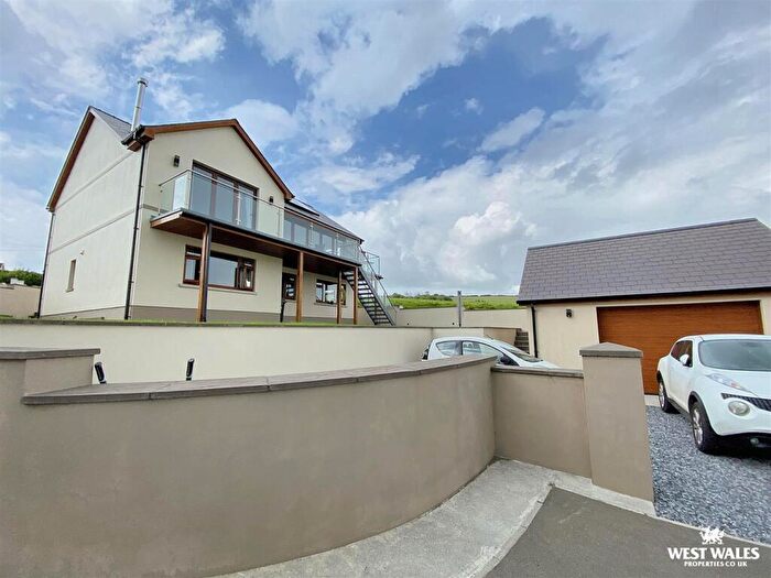 4 Bedroom Detached House For Sale In Pendine, Carmarthen, SA33