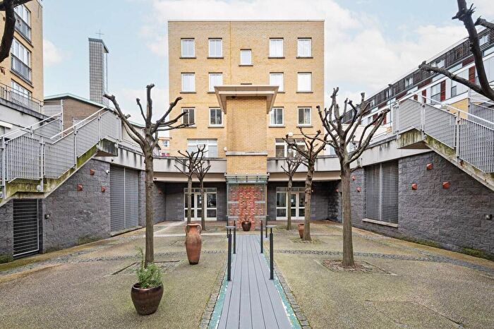 3 Bedroom Flat To Rent In Coke Street, Aldgate, London, E1