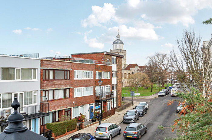 2 Bedroom Flat To Rent In Grand Parade, Portsmouth, Hampshire, PO1