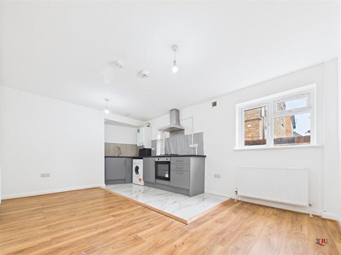 3 Bedroom Flat To Rent In Craven Park, Harlesden, London, NW10