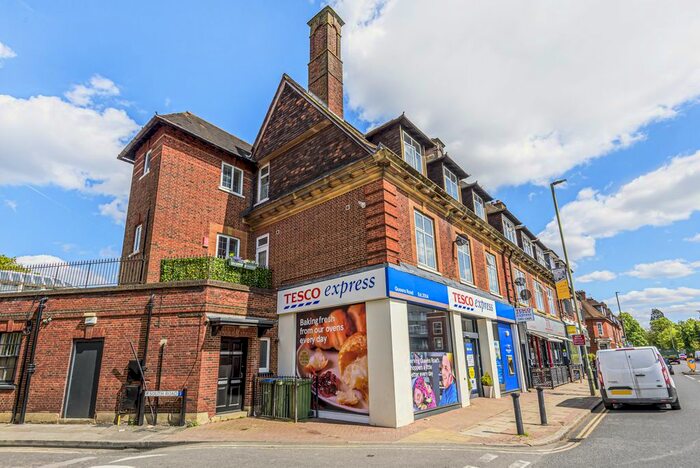 1 Bedroom Flat To Rent In Queens Road, Weybridge, Surrey, KT13