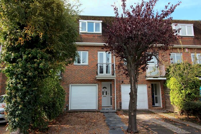 3 Bedroom Town House To Rent In Fotherby Court, Maidenhead, SL6