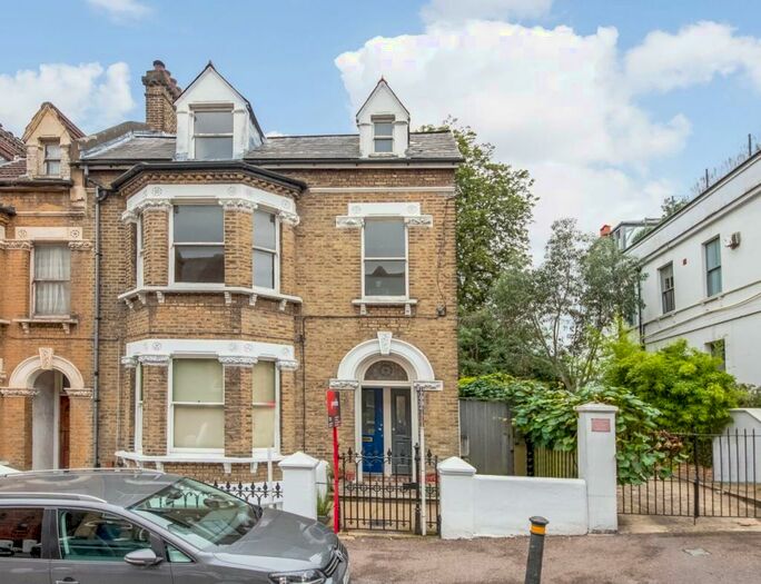 3 Bedroom Maisonette To Rent In Waldegrave Road, Upper Norwood, London, SE19