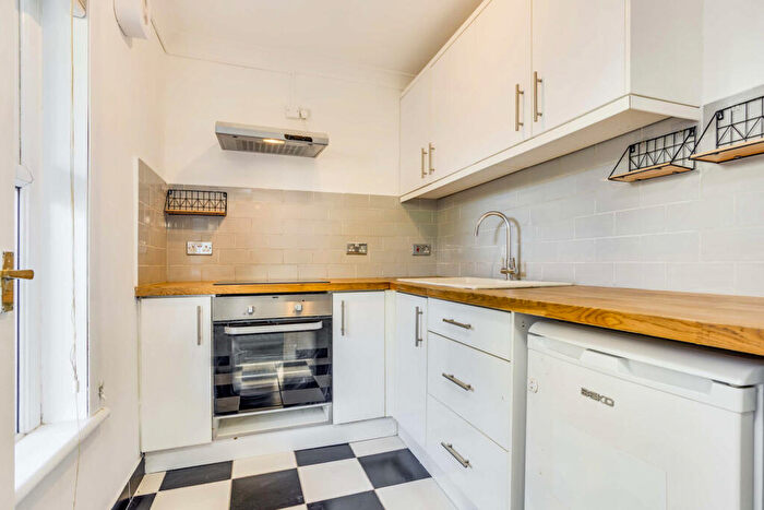 2 Bedroom Flat To Rent In London Road, RH1