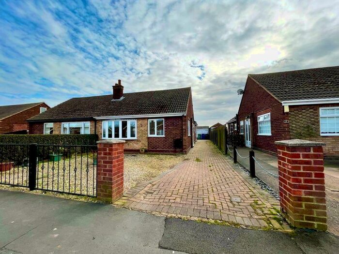3 Bedroom Semi-Detached Bungalow To Rent In Roval Drive, Immingham, DN40