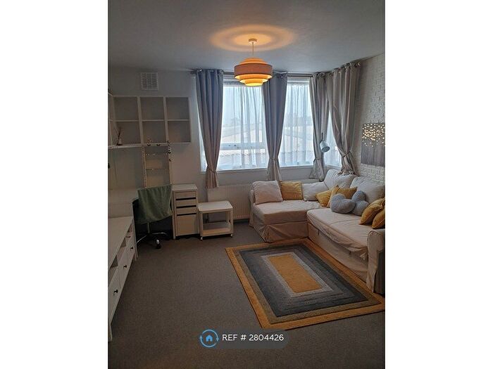 1 Bedroom Flat To Rent In Sovereign Court, Richmond, TW9