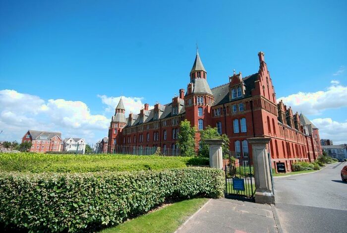 2 Bedroom Apartment To Rent In Promenade, Southport, Merseyside, PR9