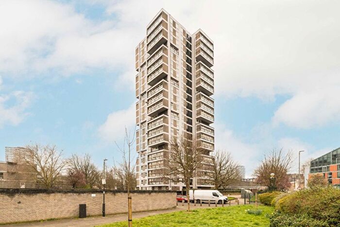 2 Bedroom Flat To Rent In Battersea Church Road, London, SW11