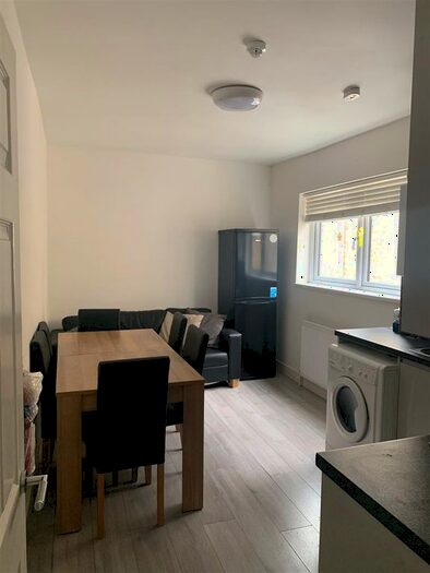 3 Bedroom Flat To Rent In Malvern Road, London, NW6
