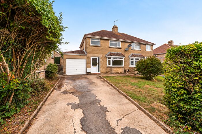 3 Bedroom Semi-Detached House For Sale In Berkeley Road, Wroughton, Swindon, SN4