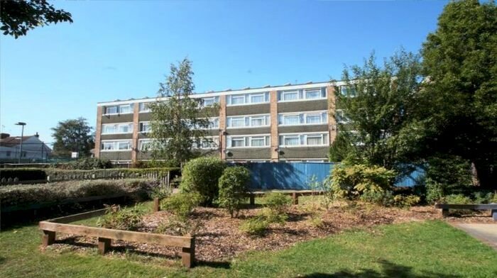 3 Bedroom Flat To Rent In Walton Court, Woking, GU21