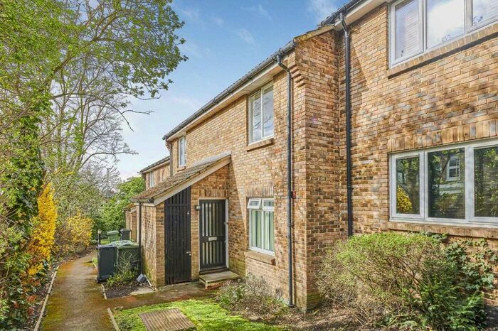 1 Bedroom Flat To Rent In Milford Mews, London, SW16