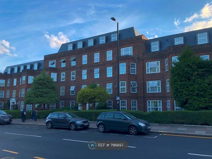 3 Bedroom Flat To Rent In Southgate, Southgate, N14