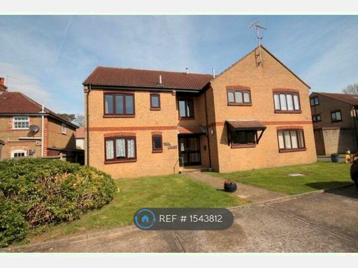 1 Bedroom Flat To Rent In Willowmead, Dorking, RH4