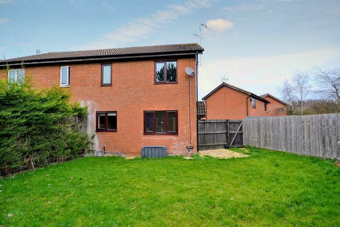 1 Bedroom Cluster House To Rent In Porlock Lane, Furzton, Milton Keynes, Buckinghamshire, MK4