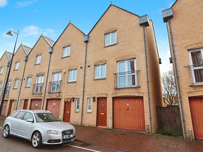 3 Bedroom Terraced House For Sale In Harrowby Street, Cardiff, CF10