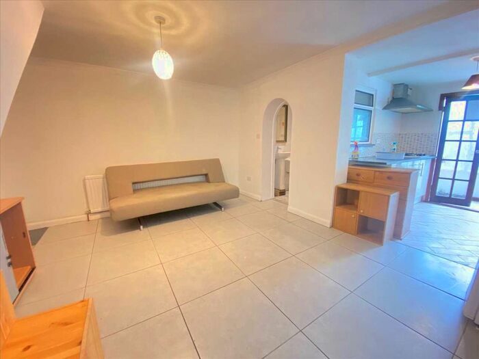 1 Bedroom Flat To Rent In Rostrevor Gardens, Hayes, UB3