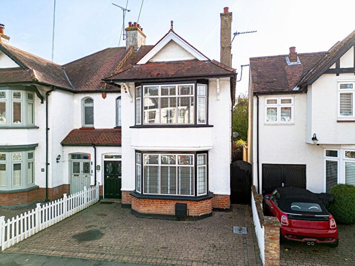 4 Bedroom Semi-Detached House For Sale In Sunningdale Avenue, Leigh-On-Sea, SS9