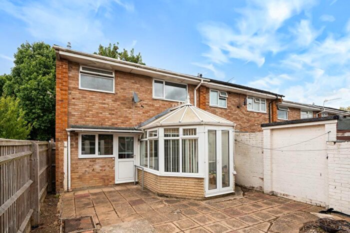 3 Bedroom End Of Terrace House For Sale In Banbury, Oxfordshire, OX16