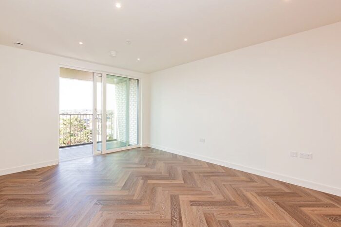 2 Bedroom Flat To Rent In Henshaw Parade, London, NW9