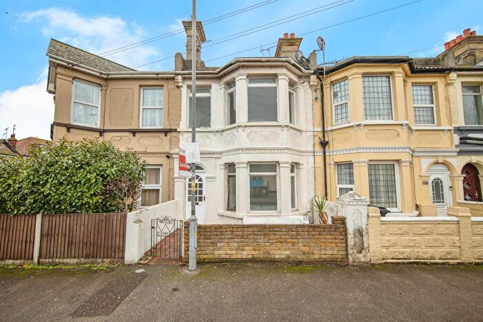 3 Bedroom Semi Detached House For Sale In St. Andrews Road, Clacton-On-Sea, CO15