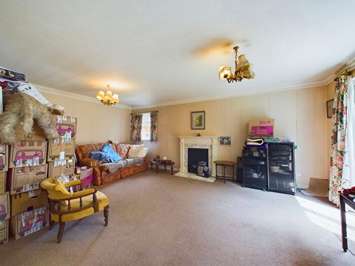 5 Bedroom Detached House For Sale In Southcote Way, Penn, High Wycombe, HP10