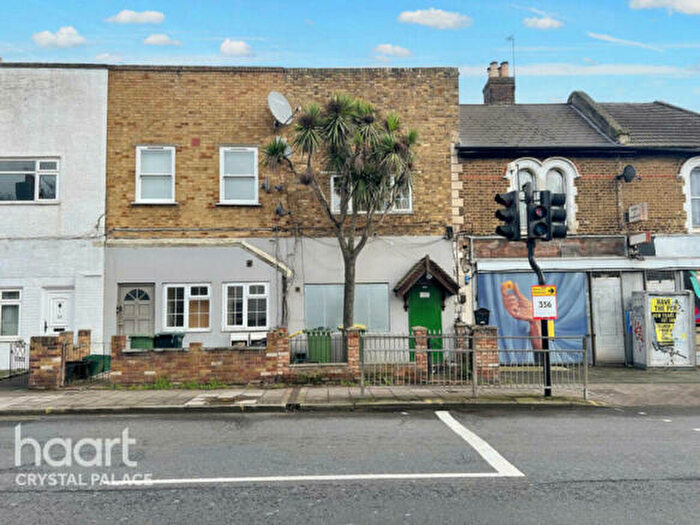 1 Bedroom Flat For Sale In Ground Floor Flat, Parish Lane, Penge, Crystal Palace, London, Greater London, SE20