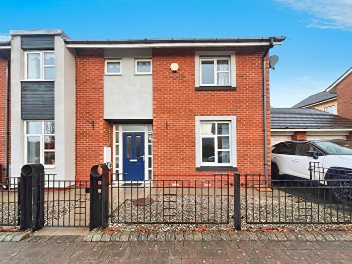 4 Bedroom Semi Detached House For Sale In Lynwood Way, South Shields, NE34