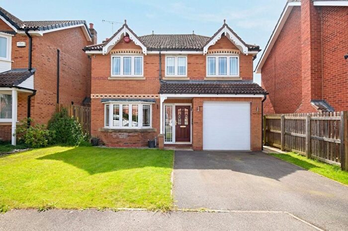 4 Bedroom Detached House To Rent In Whinmoor Drive, Clayton West, HD8